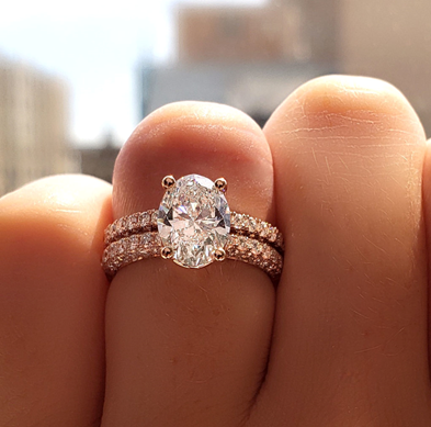 Oval shape engagement ring