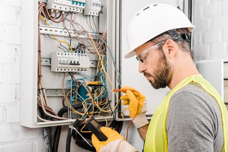 Benefits of Hiring an Electrician for Installation